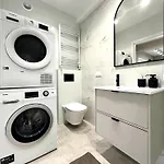 1 Maja - Self Check-in 20h - 300m Train Station Apartment