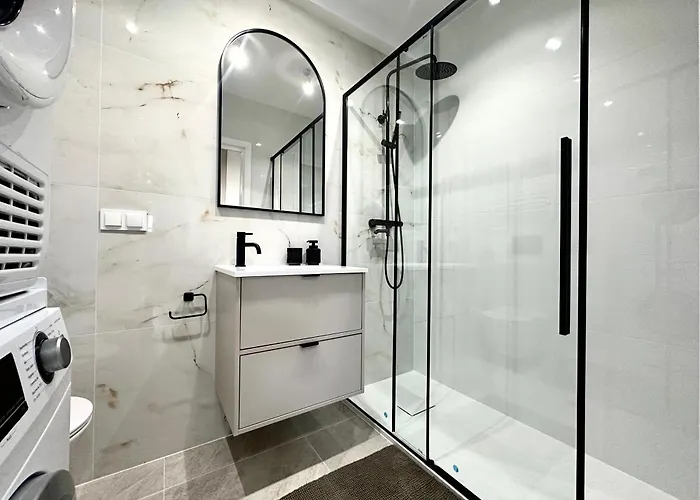 1 Maja - Self Check-in 20h - 300m Train Station