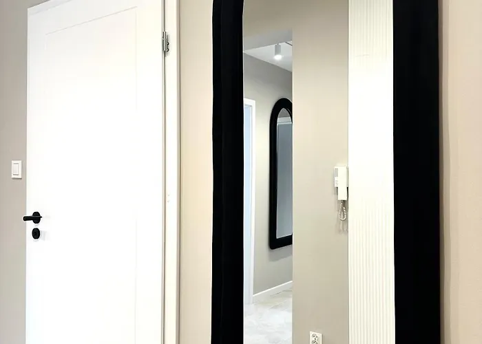 1 Maja - Self Check-in 20h - 300m Train Station