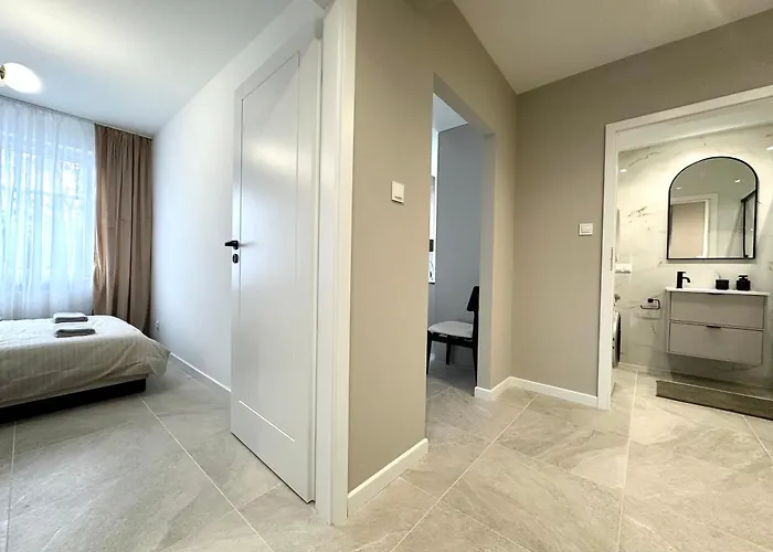 1 Maja - Self Check-in 20h - 300m Train Station אולאבה